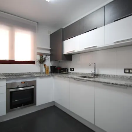 Апартаменти Duplex In The Huca Area, 3 Bedrooms, 2 Bathrooms, Garaje, Wifi *