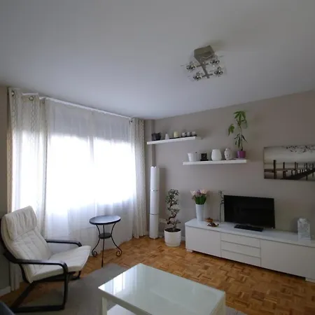 Duplex In The Huca Area, 3 Bedrooms, 2 Bathrooms, Garaje, Wifi Ов'єдо